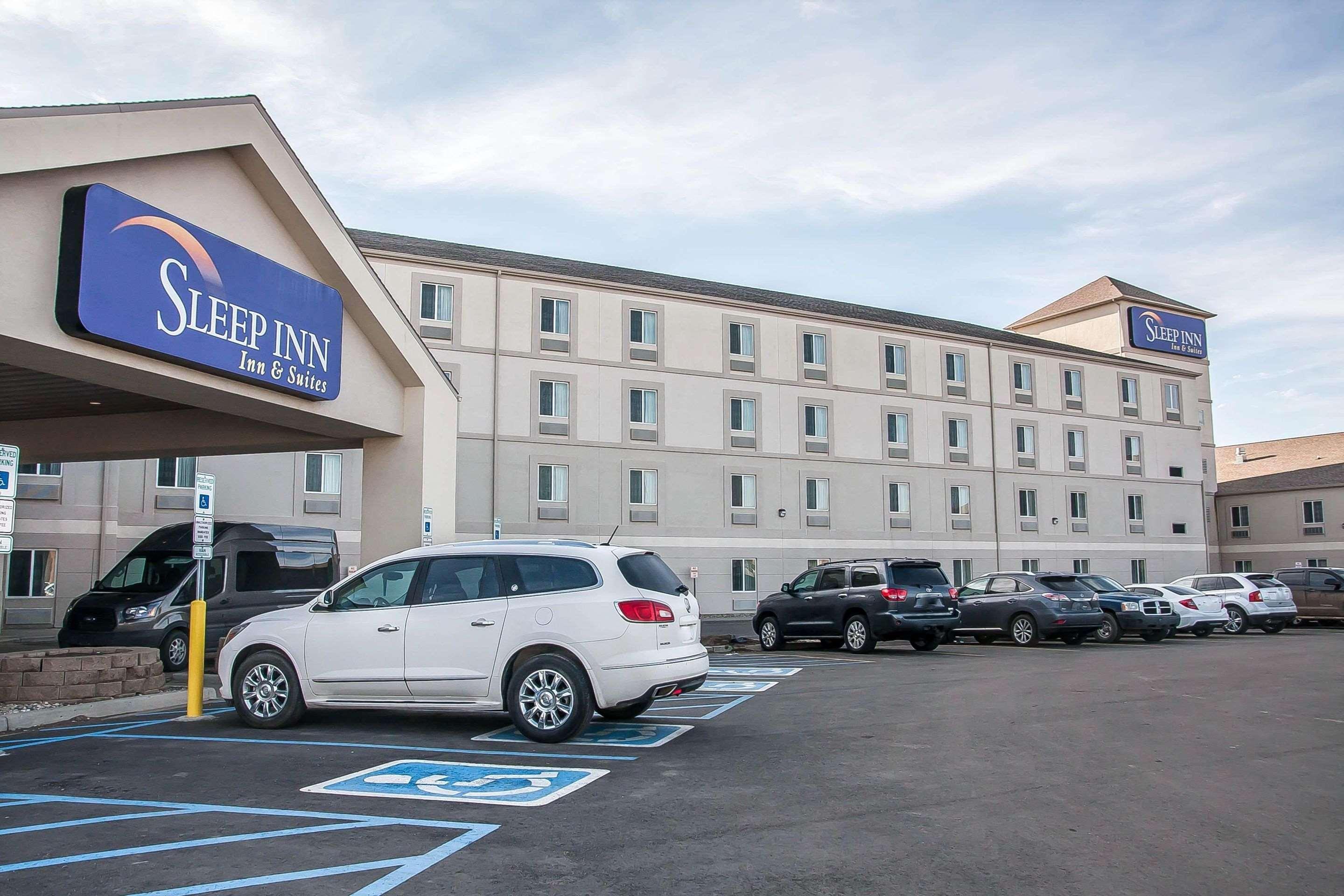 Sleep Inn & Suites Conference Center And Water Park Минот Экстерьер фото